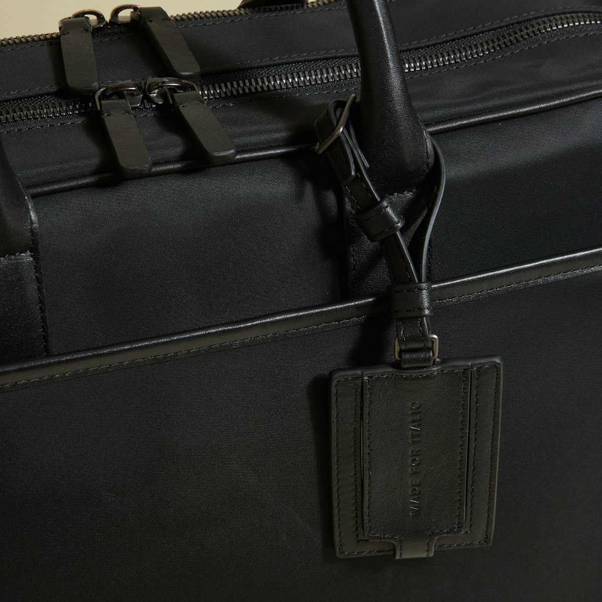 Miles_Covertible_Briefcase_4x5_Detail_LuggageTag_Detail1.jpg