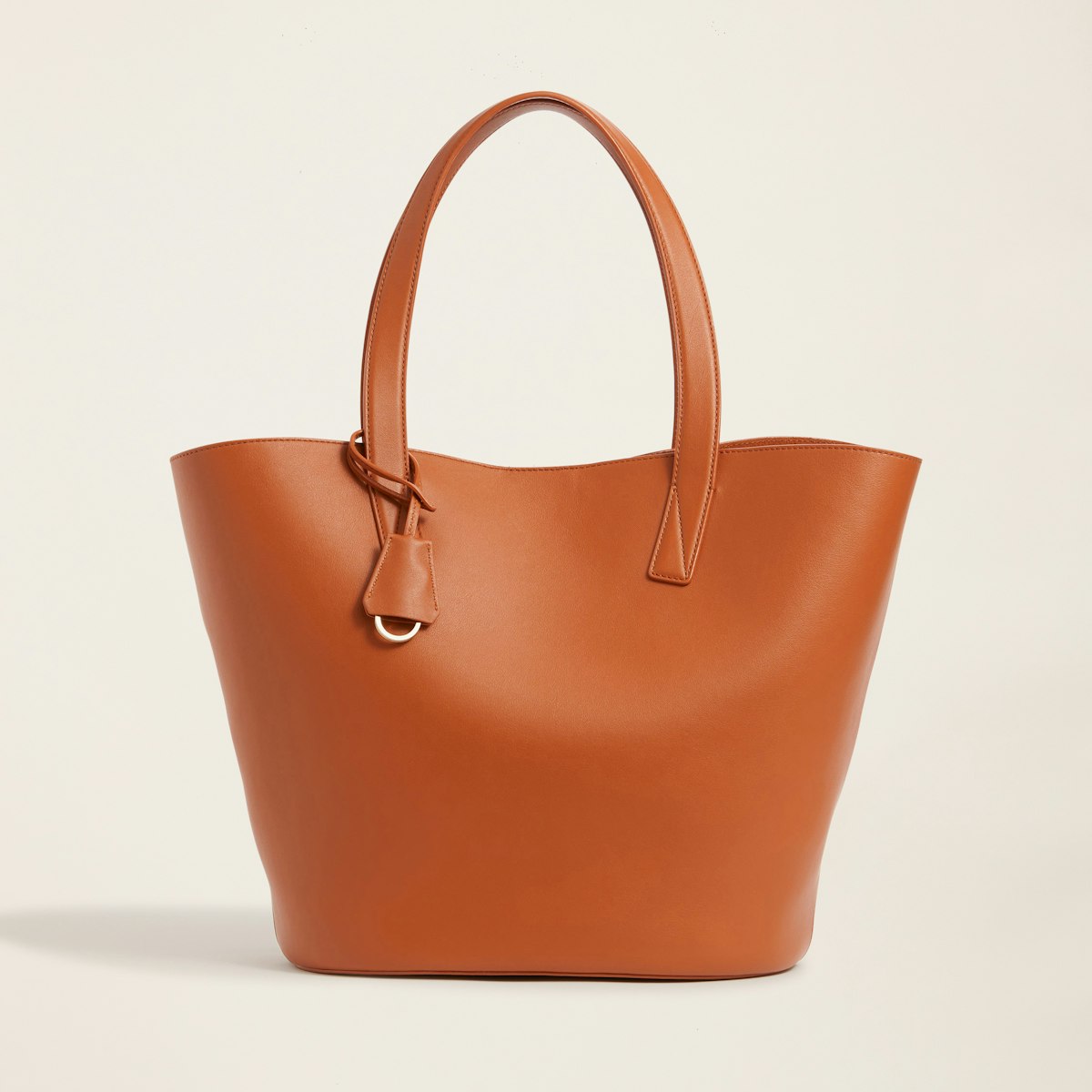 Leather_Beach_Tote_Tan_LightGold_1x1_Front_367.jpg